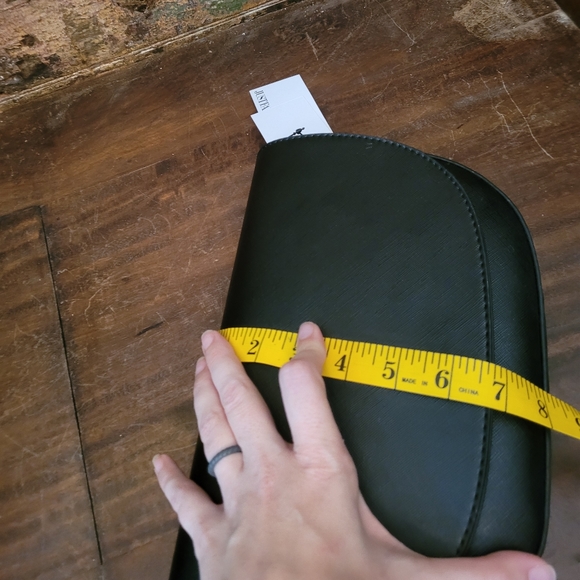 NWT black purse with shoulder strap - Picture 8 of 9